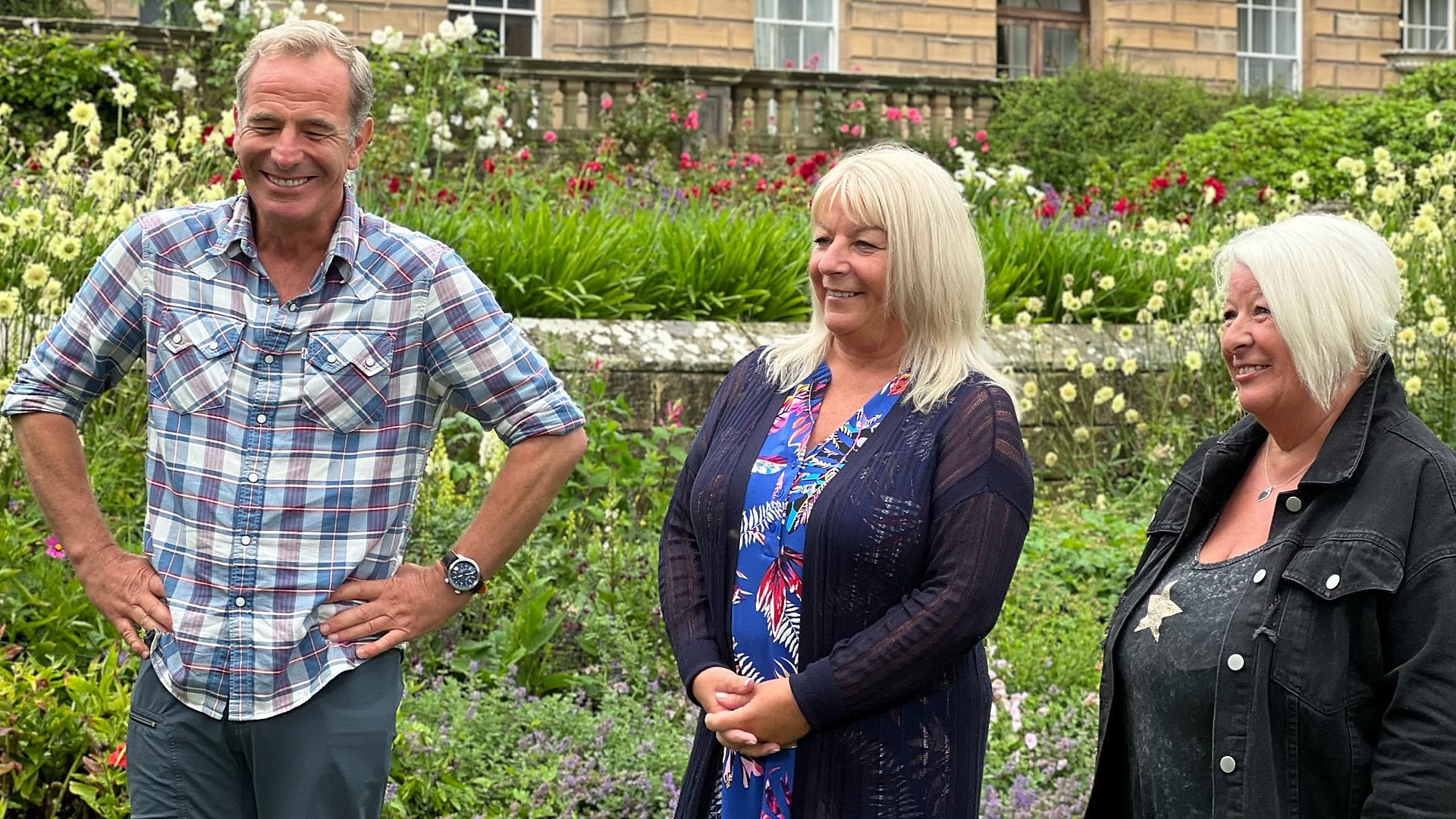 Robson Green's Weekend Escapes with sisters Dawn and Joanna in Beadnell